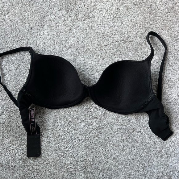Black bra by Victoria’s Secret - Picture 6 of 12